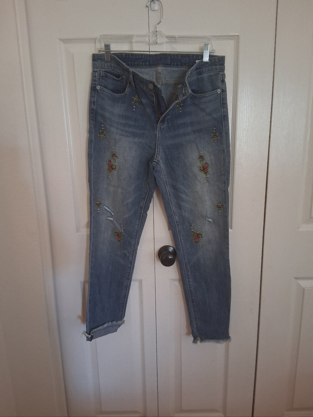 Lucky brand Never Worn Embroidered Ankle Jeans